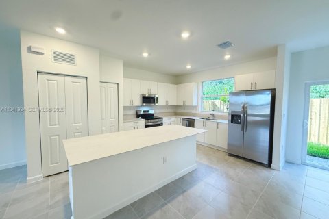 Adosado en alquiler en Florida City, Florida, 3 dormitorios № 1999749 - foto 7