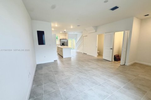 Adosado en alquiler en Florida City, Florida, 3 dormitorios № 1999749 - foto 11