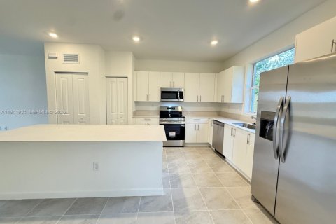 Adosado en alquiler en Florida City, Florida, 3 dormitorios № 1999749 - foto 5