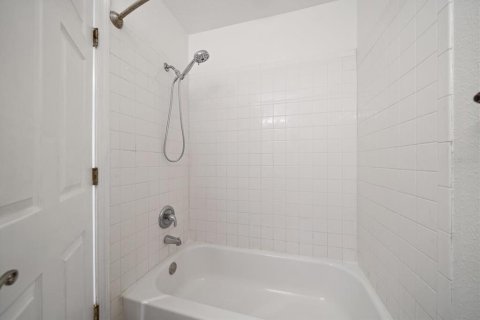 Condo in Clearwater, Florida, 2 bedrooms  № 1835373 - photo 17
