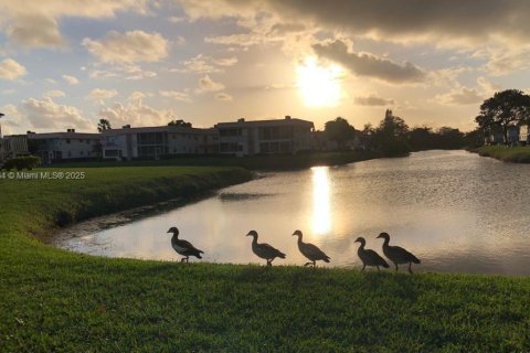 Condo in Delray Beach, Florida, 2 bedrooms  № 1705647 - photo 18