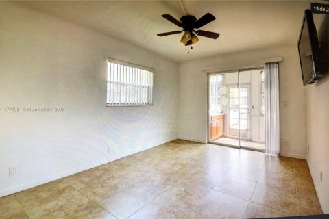 Condo in Delray Beach, Florida, 2 bedrooms  № 1705647 - photo 12