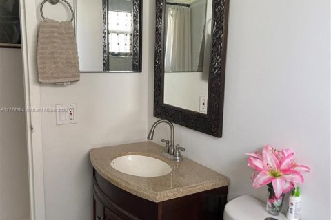 Condo in Delray Beach, Florida, 2 bedrooms  № 1705647 - photo 14