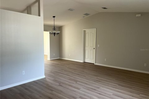 Villa ou maison à louer à Ocala, Floride: 2 chambres, 138.8 m2 № 2096912 - photo 4