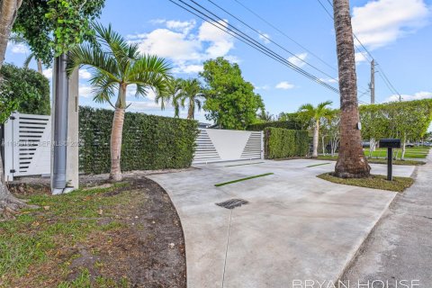 Villa ou maison à vendre à Miami, Floride: 3 chambres, 128.11 m2 № 2054655 - photo 13
