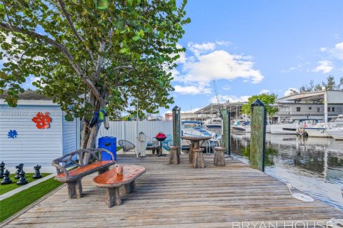 Villa ou maison à vendre à Miami, Floride: 3 chambres, 128.11 m2 № 2054655 - photo 10