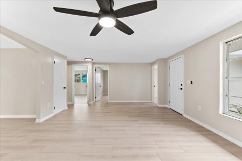 House in Rotonda, Florida 3 bedrooms, 127.09 sq.m. № 2219591 - photo 4