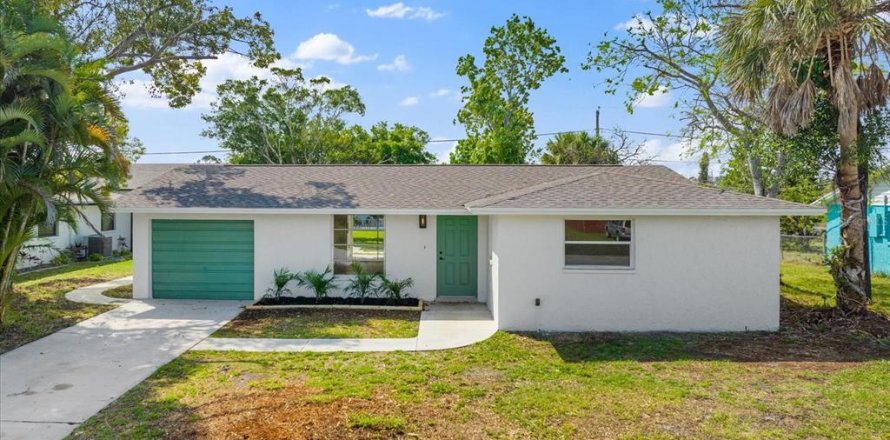 House in Rotonda, Florida 3 bedrooms, 127.09 sq.m. № 2219591