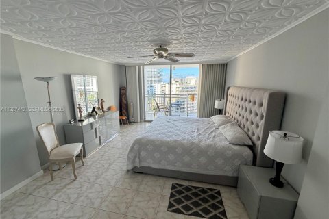 Condo in Hallandale Beach, Florida, 1 bedroom № 1986016 - photo 18