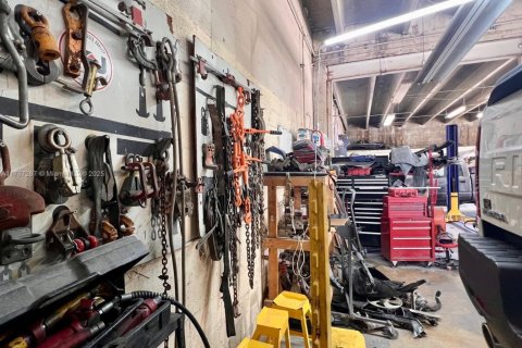 Купить коммерческую недвижимость в Хайалиа, Флорида № 2012747 - фото 7