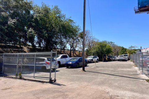 Купить коммерческую недвижимость в Хайалиа, Флорида № 2012747 - фото 15