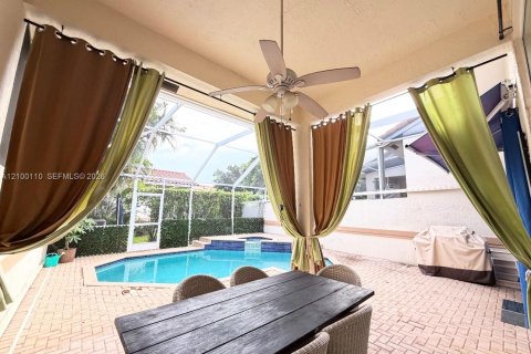 Townhouse in Pompano Beach, Florida 3 bedrooms, 230.12 sq.m. № 2401376 - photo 6