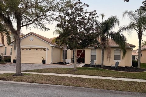 House in Kissimmee, Florida 4 bedrooms, 281.68 sq.m. № 2217269 - photo 2