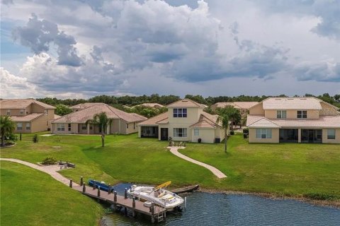 House in Kissimmee, Florida 4 bedrooms, 281.68 sq.m. № 2217269 - photo 6