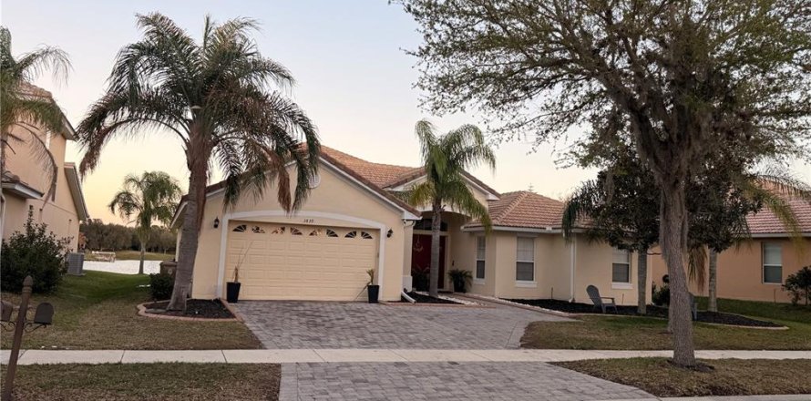 House in Kissimmee, Florida 4 bedrooms, 281.68 sq.m. № 2217269