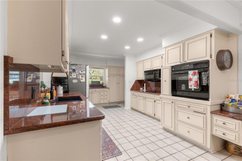 House in Lady Lake, Florida 4 bedrooms, 306.02 sq.m. № 1778680 - photo 19