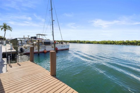 Condo in Hollywood, Florida, 1 bedroom  № 2059775 - photo 28