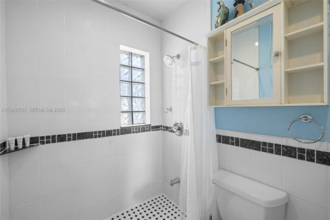 Condo in Hollywood, Florida, 1 bedroom  № 2059775 - photo 16