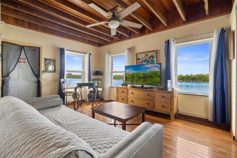 Condo in Hollywood, Florida, 1 bedroom  № 2059775 - photo 5