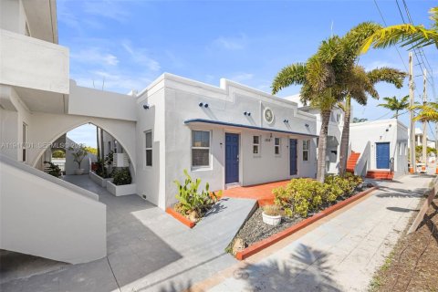 Condo in Hollywood, Florida, 1 bedroom  № 2059775 - photo 30