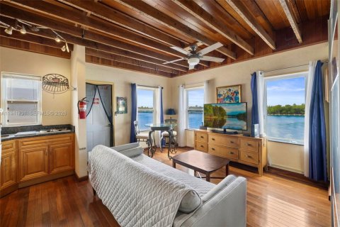 Condo in Hollywood, Florida, 1 bedroom  № 2059775 - photo 19