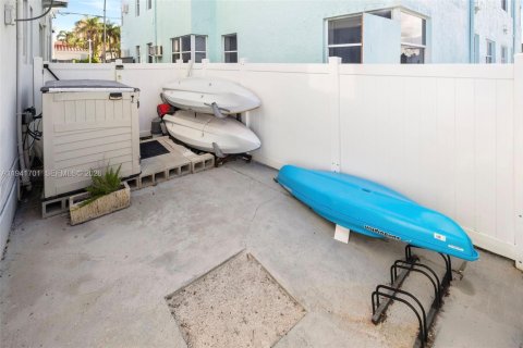 Condo in Hollywood, Florida, 1 bedroom  № 2059775 - photo 29