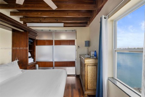 Condo in Hollywood, Florida, 1 bedroom  № 2059775 - photo 13