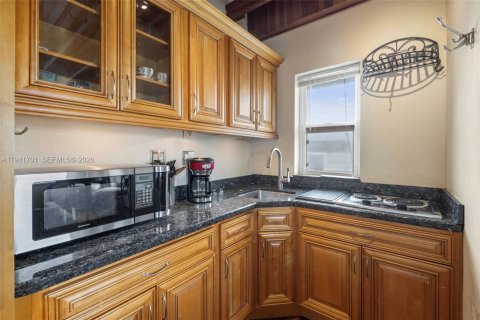 Condo in Hollywood, Florida, 1 bedroom  № 2059775 - photo 9