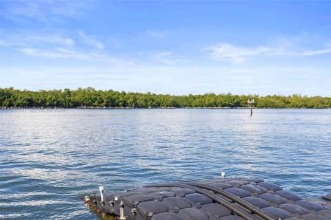 Condo in Hollywood, Florida, 1 bedroom  № 2059775 - photo 22