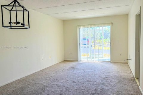 Condominio en alquiler en Venice, Florida, 2 dormitorios № 1989368 - foto 2