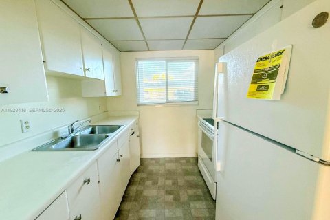 Condominio en alquiler en Venice, Florida, 2 dormitorios № 1989368 - foto 9