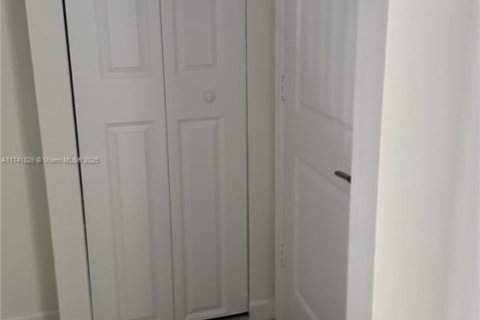 Townhouse in Homestead, Florida 3 bedrooms, 149.76 sq.m. № 1867615 - photo 15