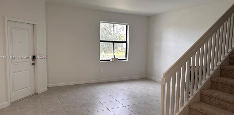 Townhouse in Homestead, Florida 3 bedrooms, 149.76 sq.m. № 1867615