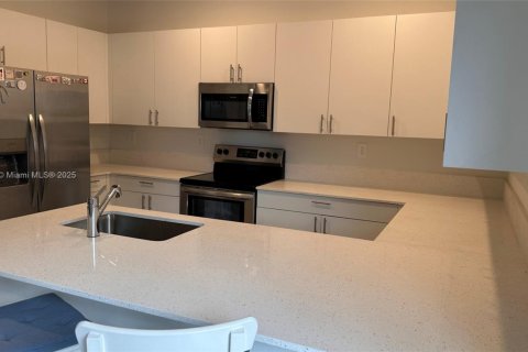 Townhouse in Homestead, Florida 3 bedrooms, 149.76 sq.m. № 1867615 - photo 4