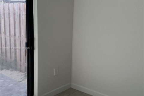 Townhouse in Homestead, Florida 3 bedrooms, 149.76 sq.m. № 1867615 - photo 25