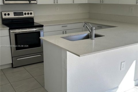Townhouse in Homestead, Florida 3 bedrooms, 149.76 sq.m. № 1867615 - photo 17
