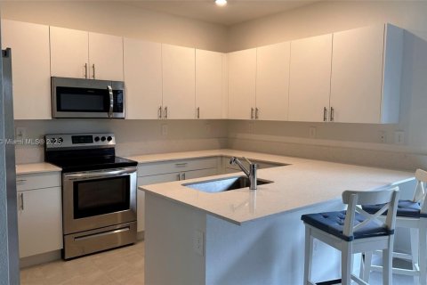 Townhouse in Homestead, Florida 3 bedrooms, 149.76 sq.m. № 1867615 - photo 5
