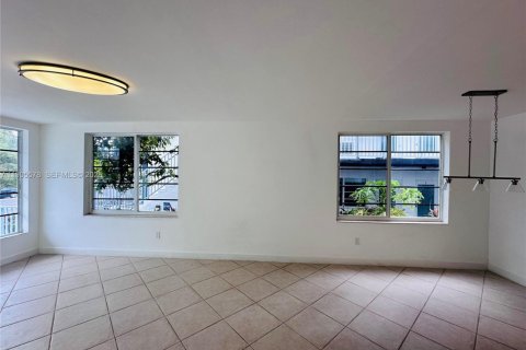 Condo in Miami Beach, Florida, 1 bedroom  № 2089837