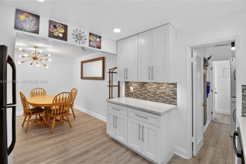 Villa ou maison à louer à Oakland Park, Floride: 3 chambres, 117.34 m2 № 1986191 - photo 4