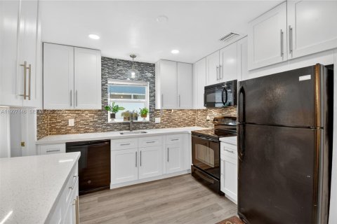 Villa ou maison à louer à Oakland Park, Floride: 3 chambres, 117.34 m2 № 1986191 - photo 5