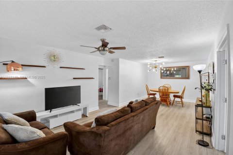 Villa ou maison à Oakland Park, Floride 3 chambres, 117.34 m2 № 1986191