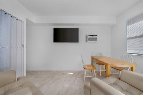 Купить коммерческую недвижимость в Опа-Локка, Флорида № 1985623 - фото 14