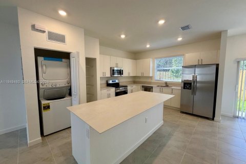 Снять в аренду таунхаус в Флорида-Сити, Флорида 3 спальни, 127.83м2, № 2005187 - фото 14