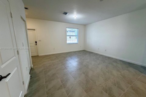 Снять в аренду таунхаус в Флорида-Сити, Флорида 3 спальни, 127.83м2, № 2005187 - фото 9