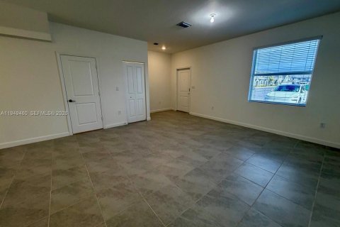 Снять в аренду таунхаус в Флорида-Сити, Флорида 3 спальни, 127.83м2, № 2005187 - фото 8