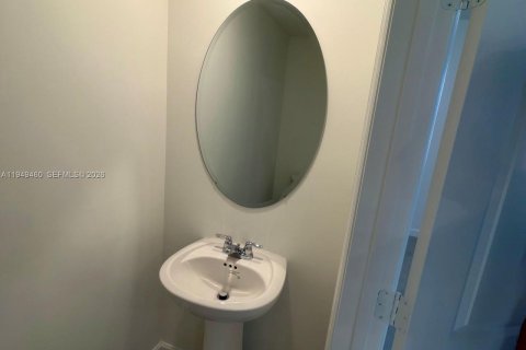 Снять в аренду таунхаус в Флорида-Сити, Флорида 3 спальни, 127.83м2, № 2005187 - фото 11