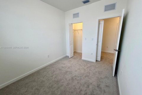 Снять в аренду таунхаус в Флорида-Сити, Флорида 3 спальни, 127.83м2, № 2005187 - фото 30