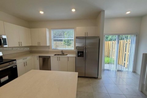 Снять в аренду таунхаус в Флорида-Сити, Флорида 3 спальни, 127.83м2, № 2005187 - фото 17