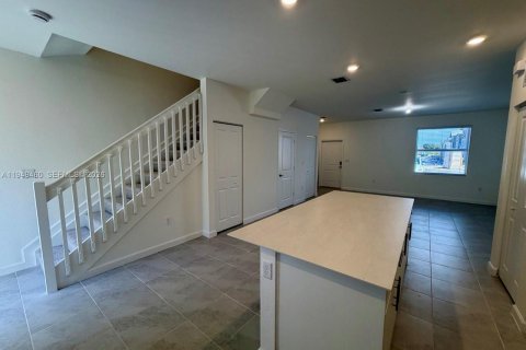 Снять в аренду таунхаус в Флорида-Сити, Флорида 3 спальни, 127.83м2, № 2005187 - фото 16