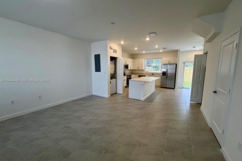 Снять в аренду таунхаус в Флорида-Сити, Флорида 3 спальни, 127.83м2, № 2005187 - фото 7